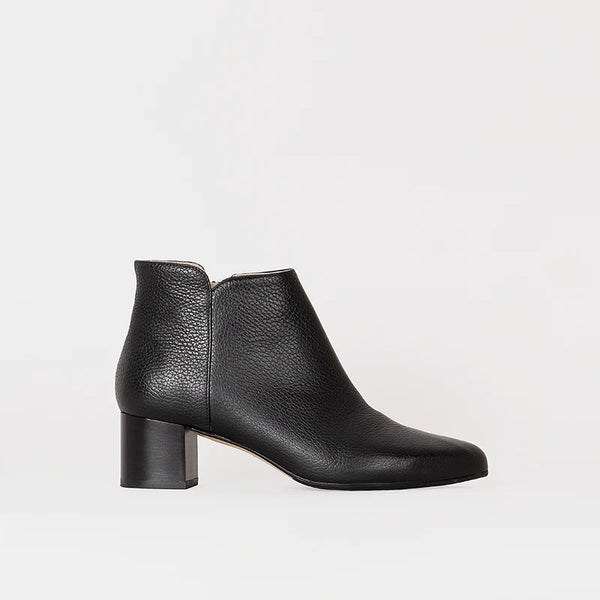 black diane boot from roccamore