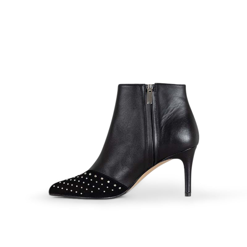 Foxy Studs Black