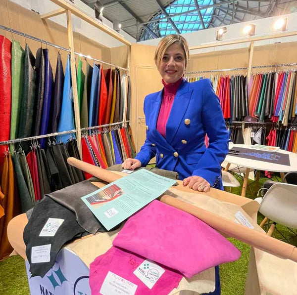 Sara Santoni showing her vegetable tanned leather